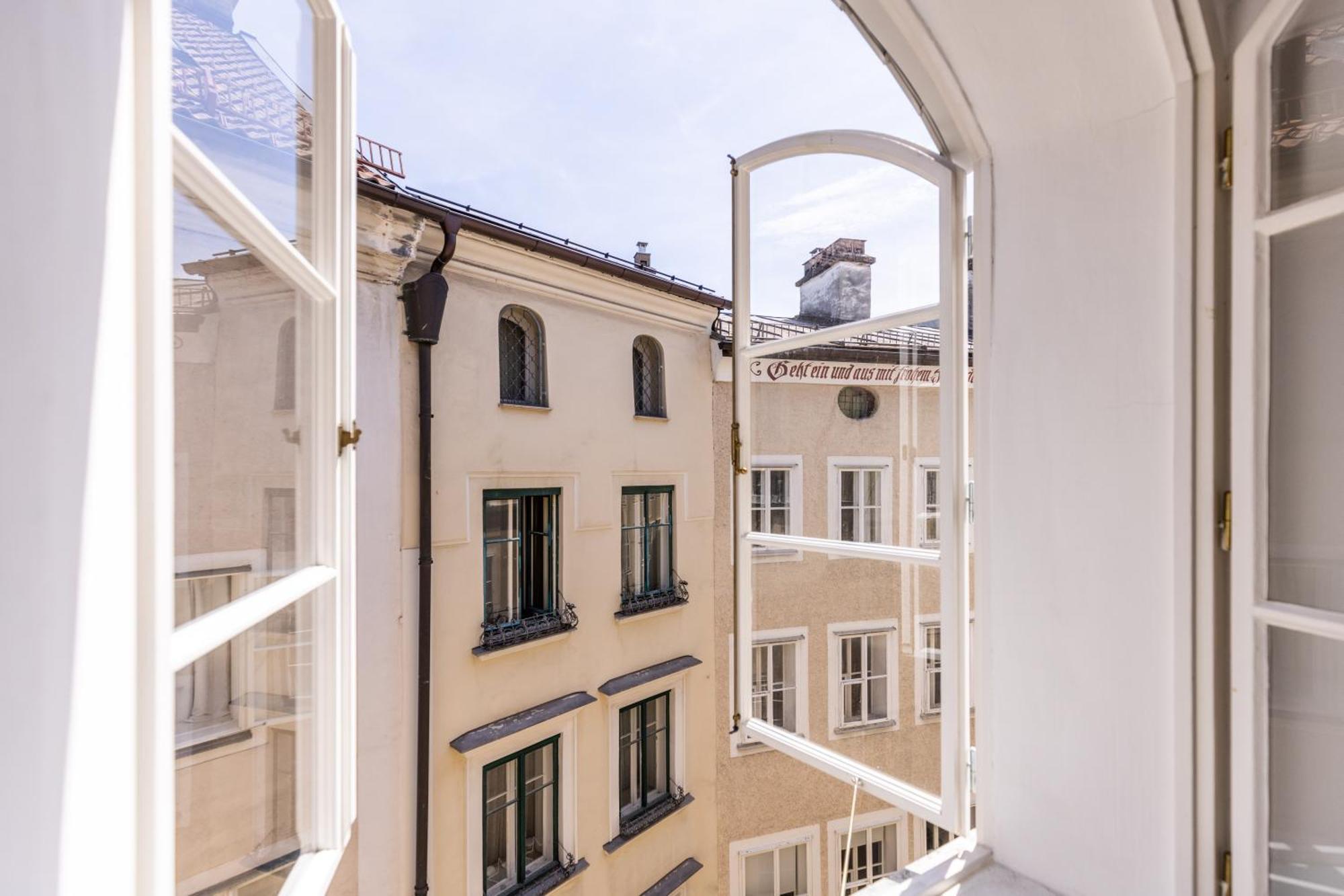 Small Luxury Hotel Goldgasse Salzburg Exterior photo